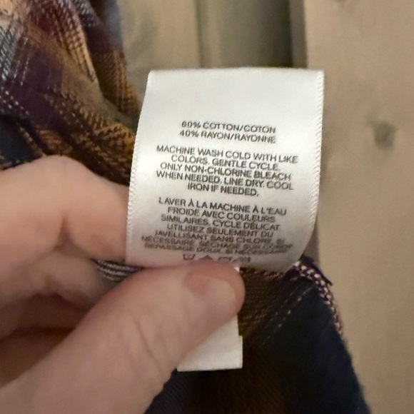 Express Cropped Flannel Button Down - Picture 4 of 6